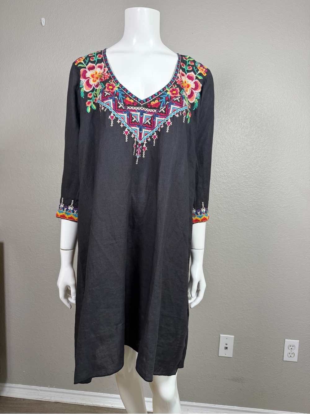 Johnny Was Workshop 100% Ramie Black Floral Embroidered Dress S boho